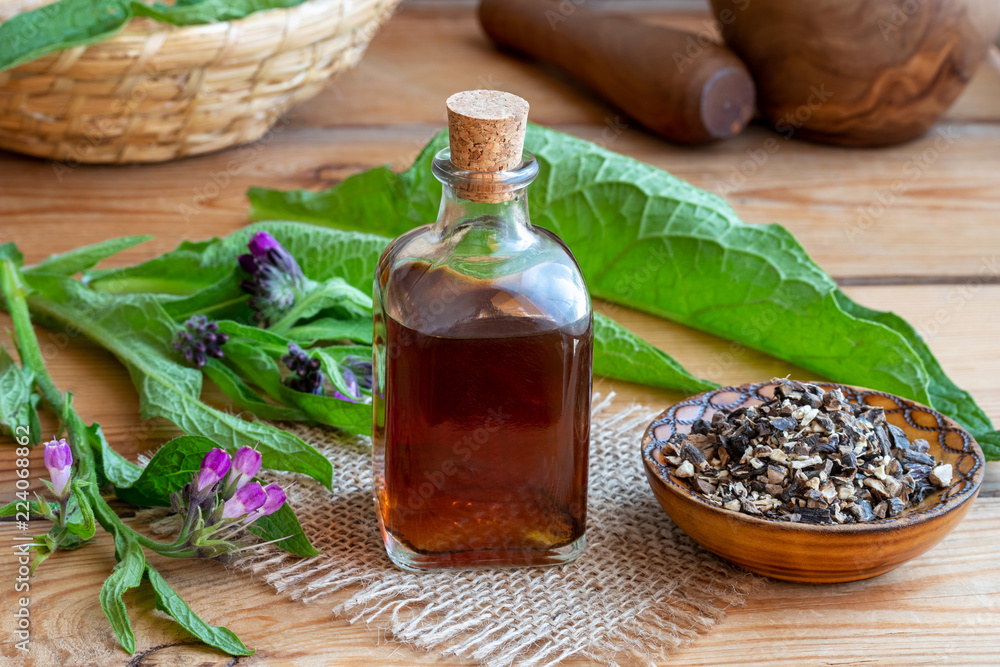 Comfrey tincture with comfrey root and fresh plant Comfrey tincture with comfrey root and fresh plant