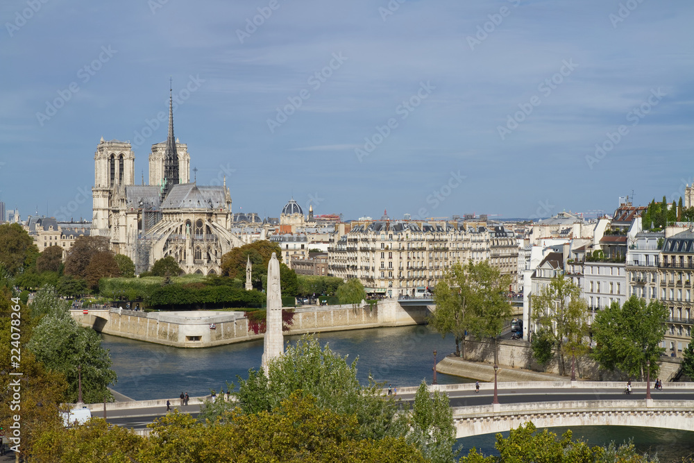 Naklejka premium Über den Dächern von Paris