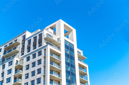 Foto Modern condo buildings with huge windows in Montreal, Canada.