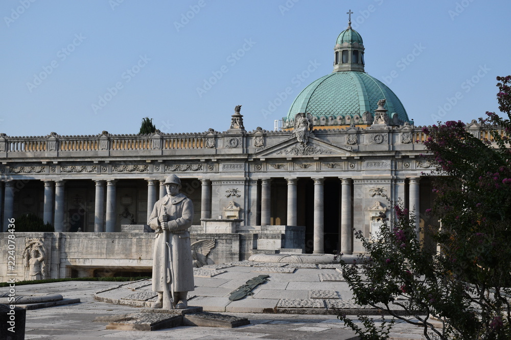 cimitero monumentale certosa di Bologna: mausoleo ai caduti della grande guerra