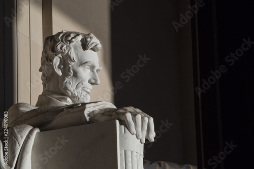 Canvastavla Close up Abraham Lincoln Statue at Memorial monument Washington DC