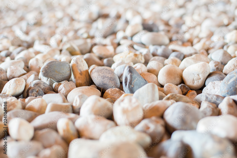 Natural pebbles form in dense brown tones. Natural pebbles form in dense brown tones.