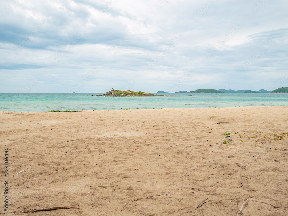 Tropical Idyllic ocean Blue sky and beautiful Beach in vacation time,Holiday on the beach,Samae San Island thailand.Summer concept. Tropical Idyllic ocean Blue sky and beautiful Beach in vacation time,Holiday on the beach,Samae San Island thailand.Summer concept.