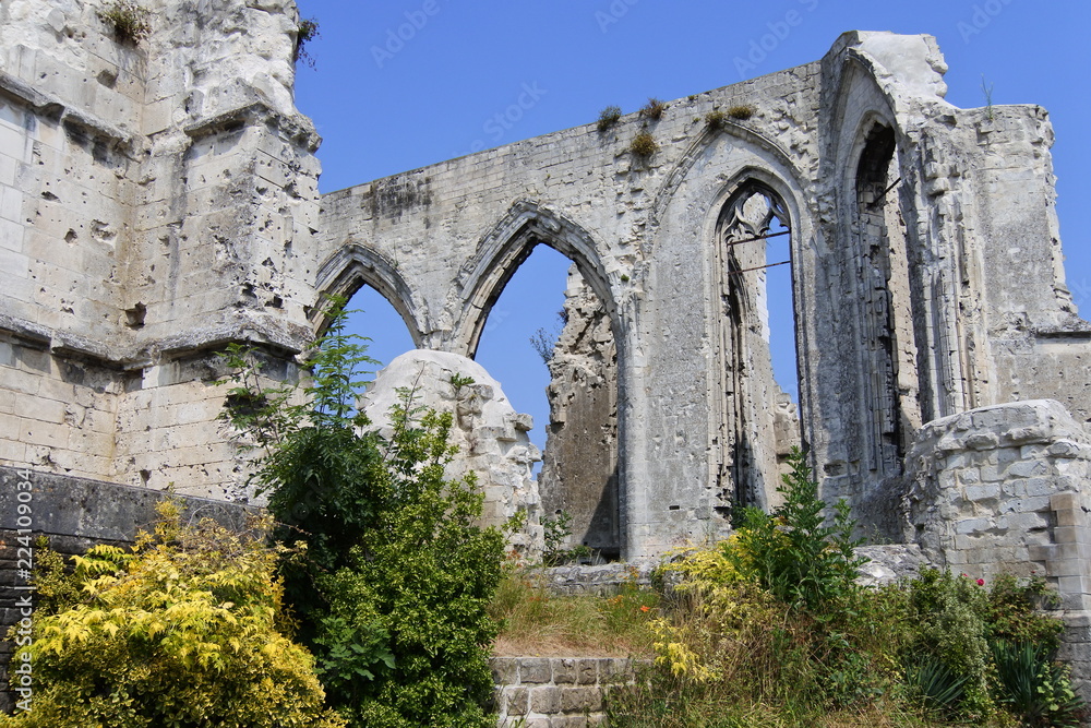 Die Ruine der Kirche in Ablain-Saint-Nazaire 