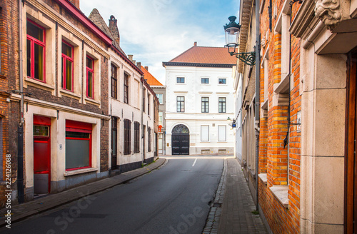 Clean Bruges street © alexugalek