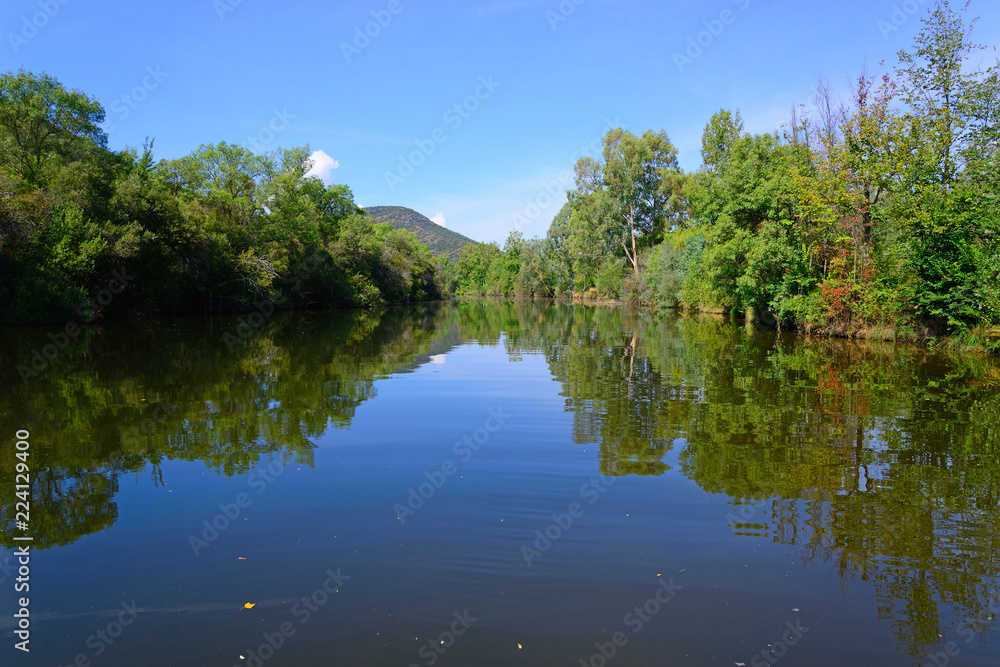 Bullaque River in the natural setting of the Tablas de la Yedra, Piedra Buena, Ciudad Real. Bullaque River in the natural setting of the Tablas de la Yedra, Piedra Buena, Ciudad Real.