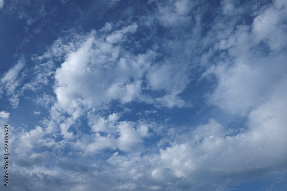 Obraz premium 青空と白い雲