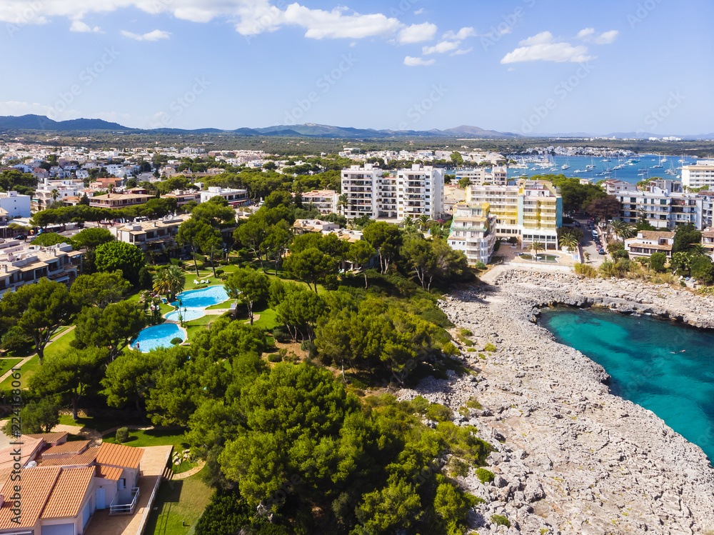 Luftaufnahme, Punta des Jonc und Bucht Cala Marcal mit Villen und Yachten, Portocolom, Region Felanix, Mallorca, Balearen, Spanien