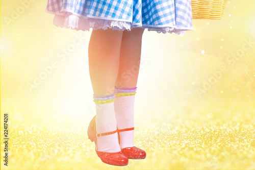 Zapatillas rojas mágicas sobre piso amarillo photo