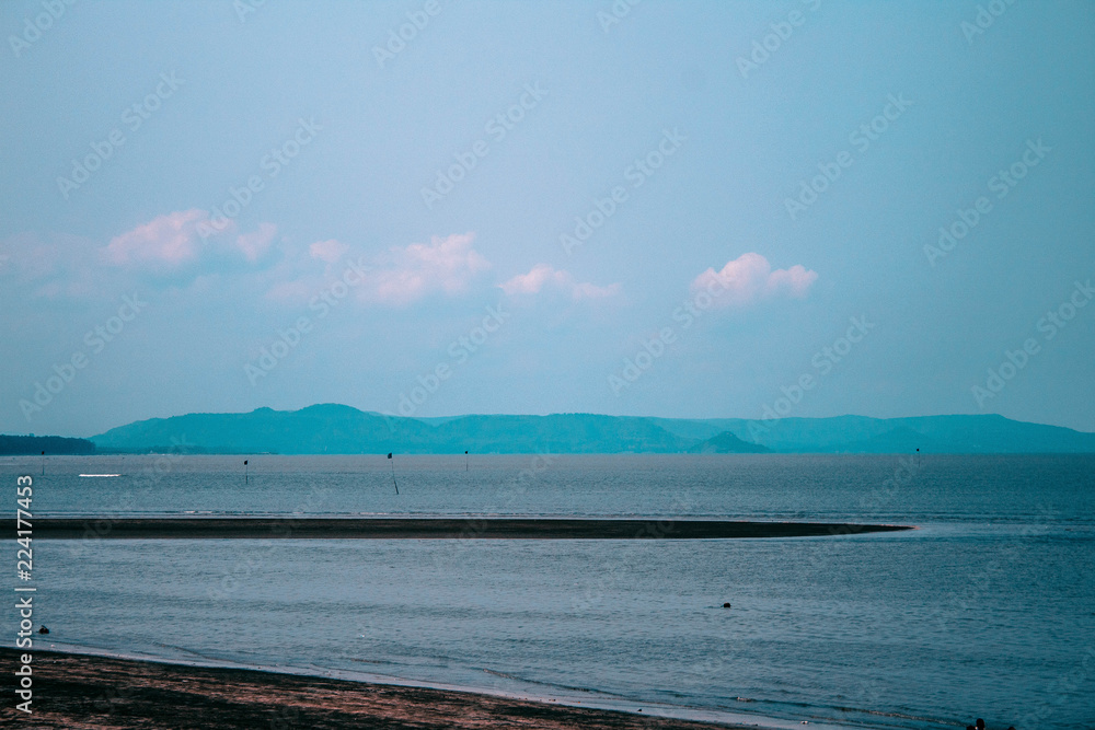 Obraz premium sea and blue sky