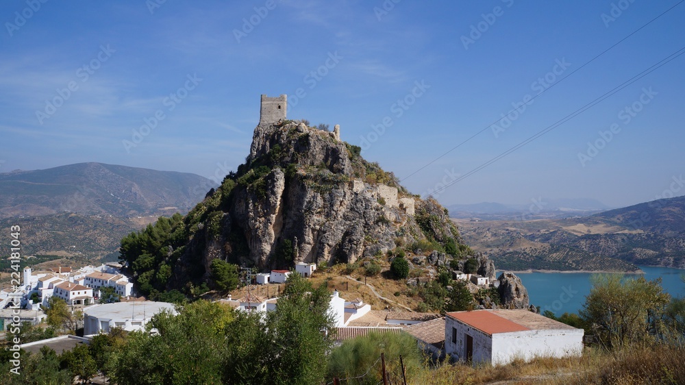 サアラ・デ・ラ・シエラの町とアラブ城 Stock Photo Adobe Stock