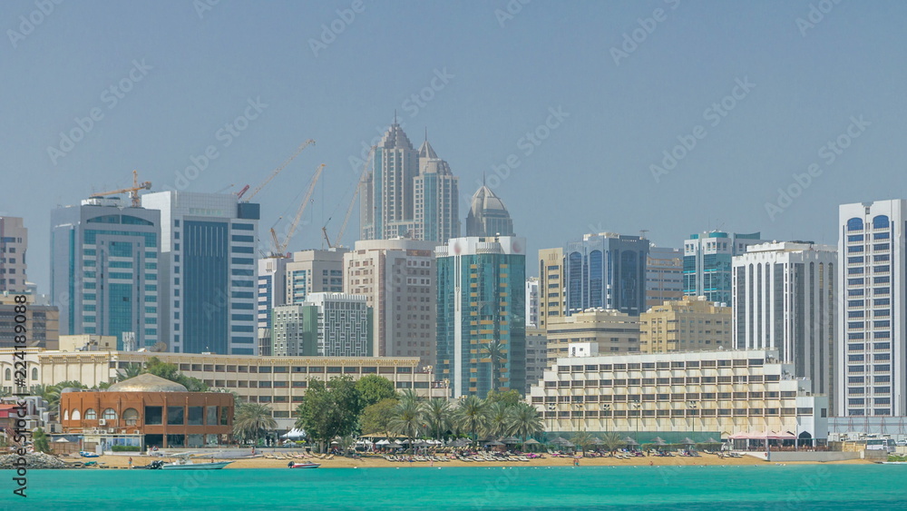 Obraz premium Modern buildings in Abu Dhabi skyline timelapse with mall and beach.