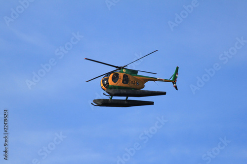 elicottero della guardia di finanza in volo di pattugliamento e  controllo