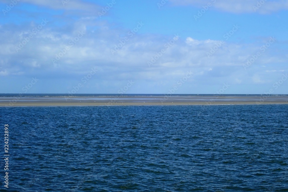Sandbank in der Nordsee in der Deutschen Bucht nahe der Wesermündung Sandbank in der Nordsee in der Deutschen Bucht nahe der Wesermündung