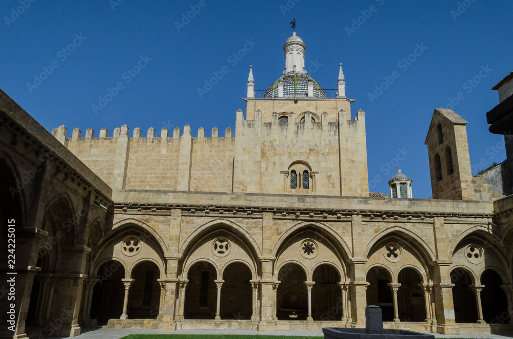 Claustro de la Catedral románica de Coímbra, Portugal