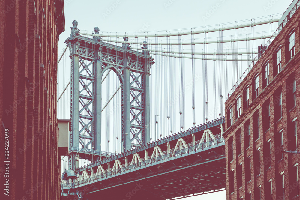 Obraz premium Manhattan Bridge widziany z Dumbo, Brooklyn, Nowy Jork, USA.