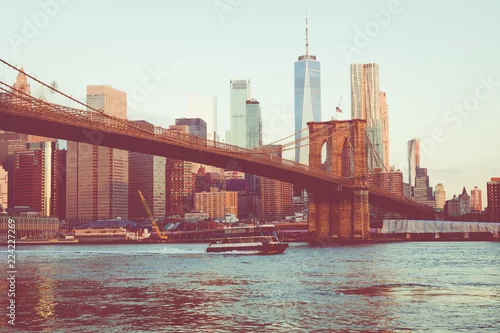Obraz most brookliński w Nowym Jorku, słynny punkt wycieczek w USA, w świetle poranka