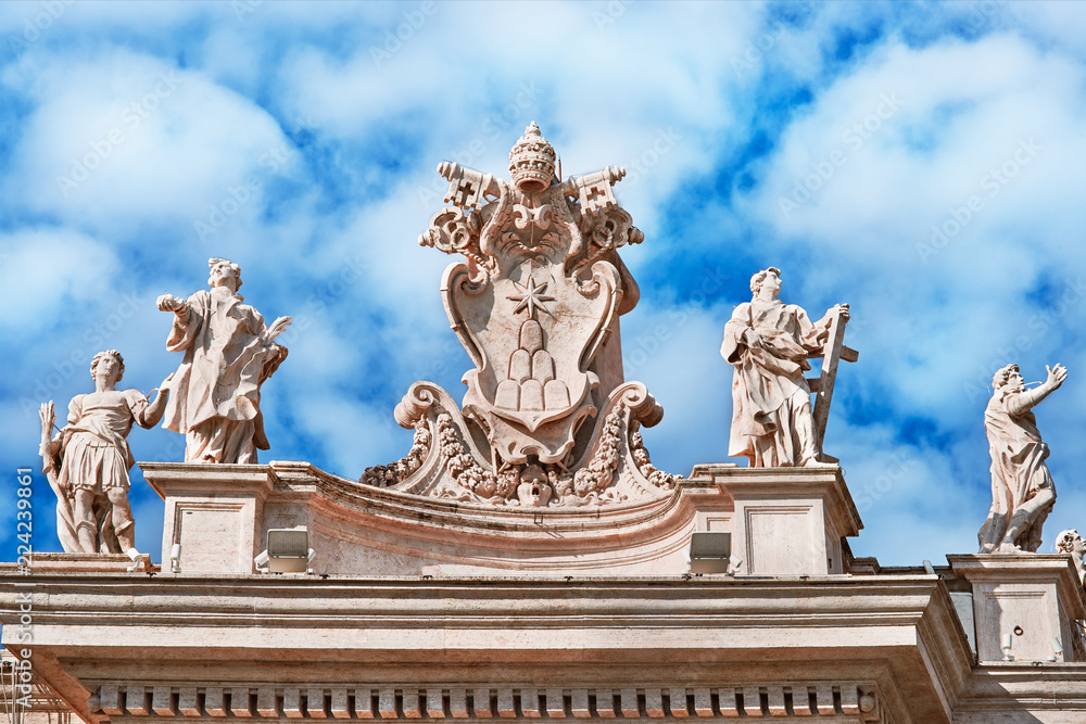 Obraz premium Rome, St. Peter's Basilica in the Vatican, statues detail