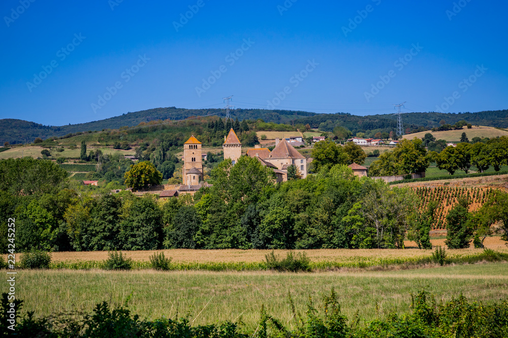 Pierreclos et son Châtreau en Bourgogne