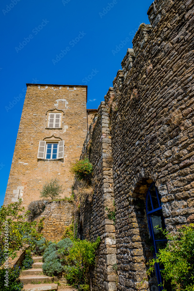 Le Château de Berzé-le-Châtel Le Château de Berzé-le-Châtel