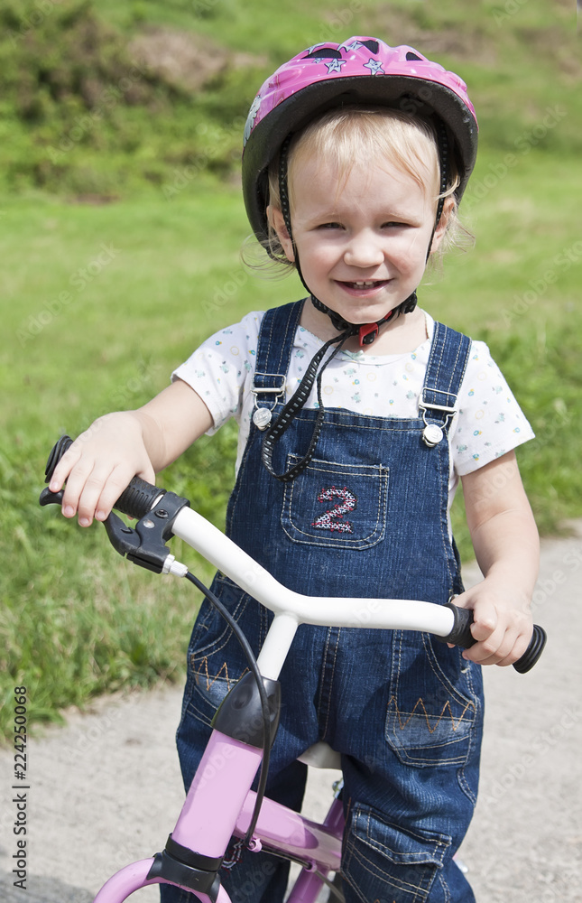 Obraz premium girl riding a bike