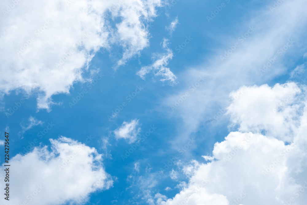Obraz premium cloud and sky under the sun