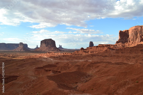 Travel to Monument Valley © KENSHIRO