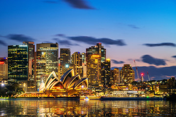 Fotobehang Australië Sydney Opera House aan de waterkant  © anekoho