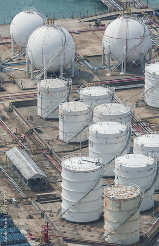 Canvas Print Oil storage tank