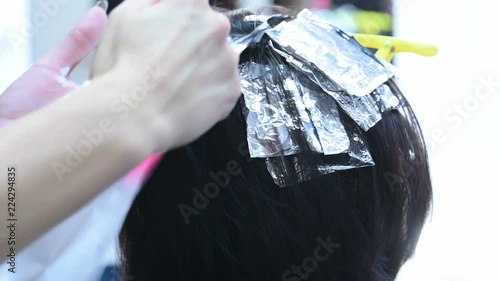 video hair coloring in the beauty salon