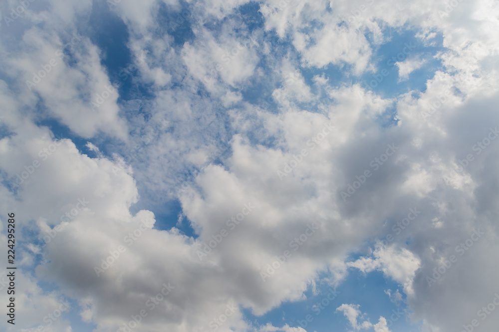 Obraz premium White sparse clouds over blue sky