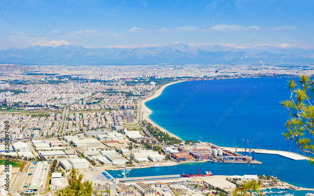 Obraz premium Daylight aerial view of blue sea and popular seaside resort city Antalya, Turkey