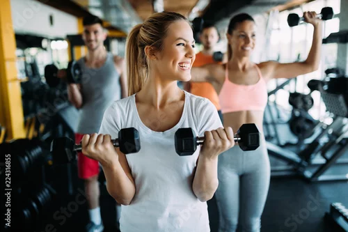 Obraz Obrazek rozochocona sprawności fizycznej drużyna w gym