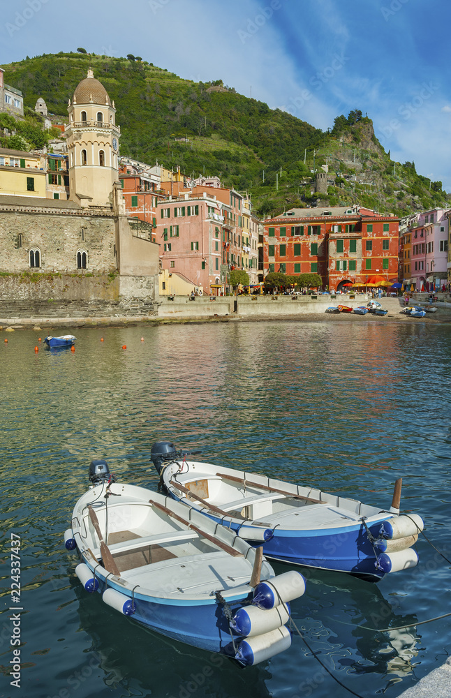 Idyllic landscape of Vernazza village, Cinque Terre, Italy