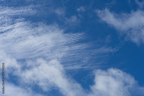 weiße wolken am himmel