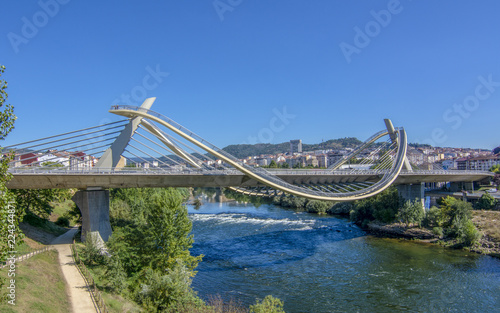 puente del milenio, sobre el rio miño a su paso por la ciudad de Ourense España