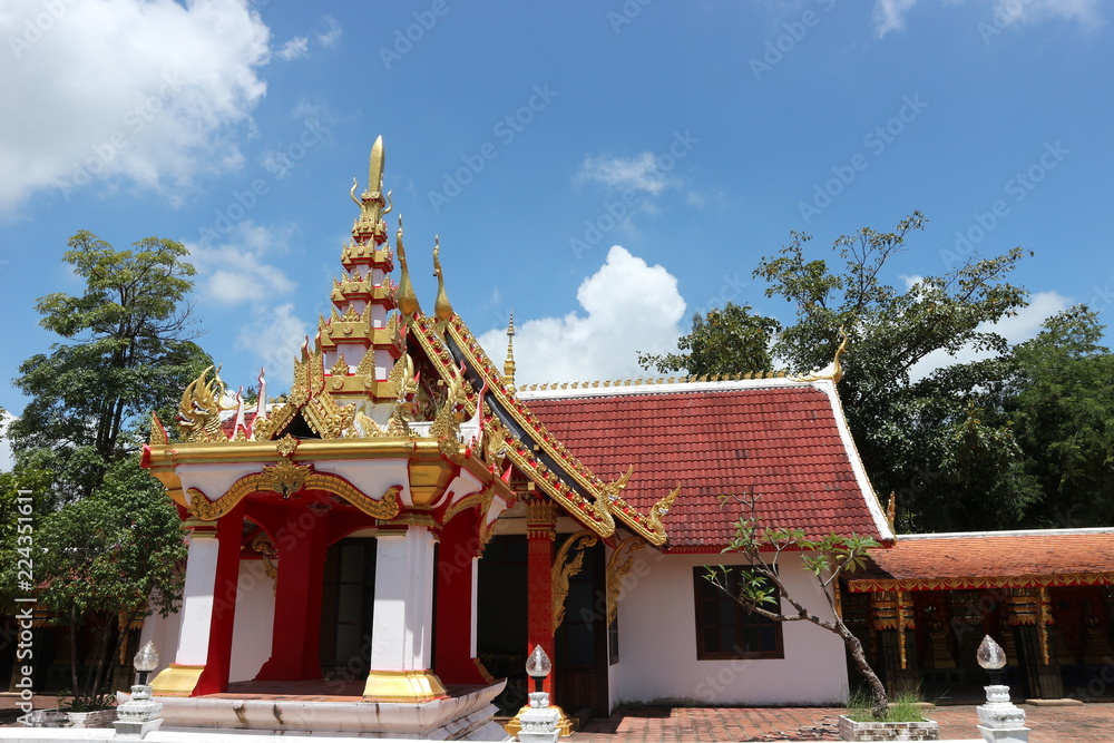 Naklejka premium temple, thai, thailand, art, bangkok, architecture, gold, religion, buddhism, buddhist, decoration, background, travel, traditional, antique, culture, ancient, asia, scene, historic, religious, worshi