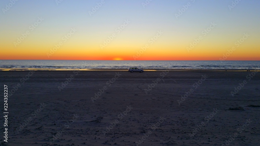 zachód słońca na plaży