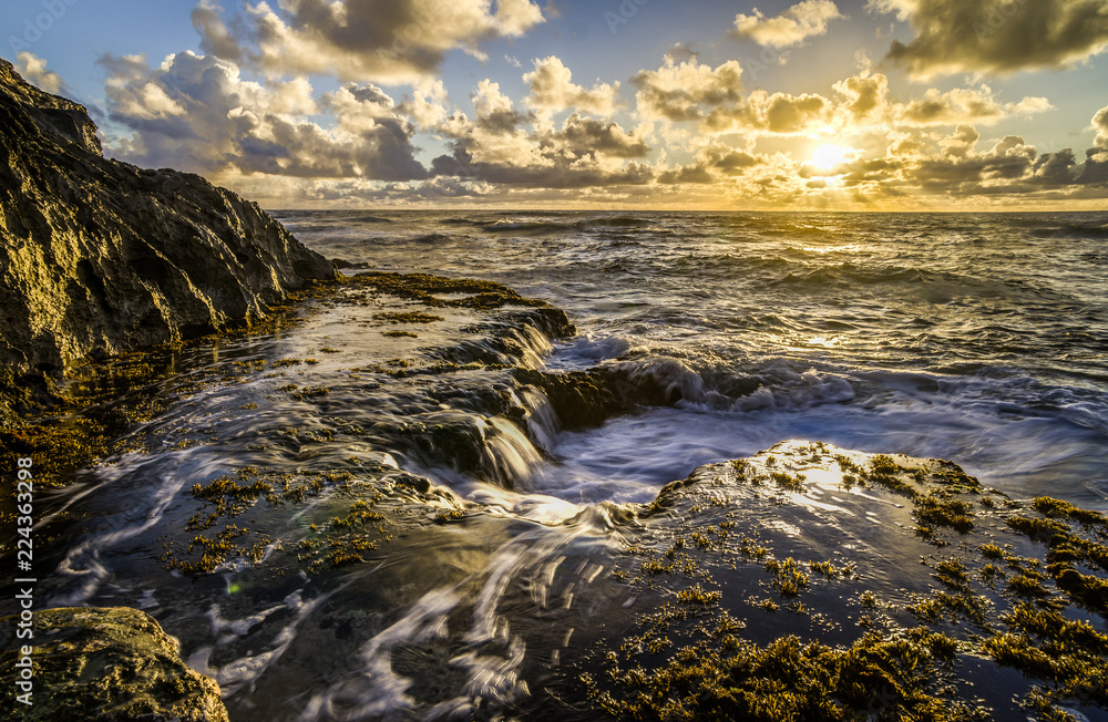 Fototapeta premium Wave and waterfalls at the Makawehi Bluff, Poipu, Kauai