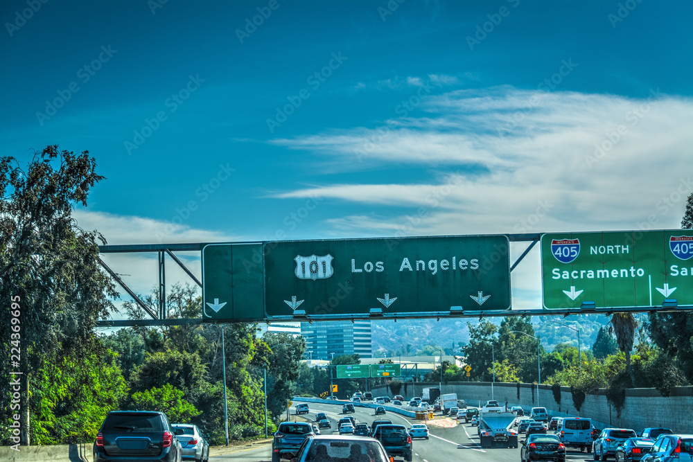 Obraz premium Traffic on 101 Hollywood freeway in Los Angeles