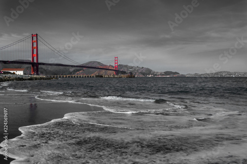 Fototapeta samoprzylepna most Golden Gate w oddali