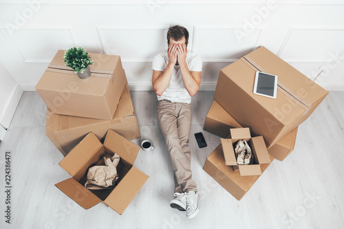 Картината върху платно Moving into a new home can be stressful