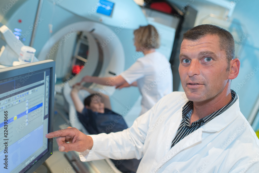 Obraz premium computed tomography or mri scanner test analysis