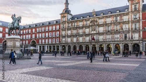 Time lapse panning in Plaza Mayor, Madrid