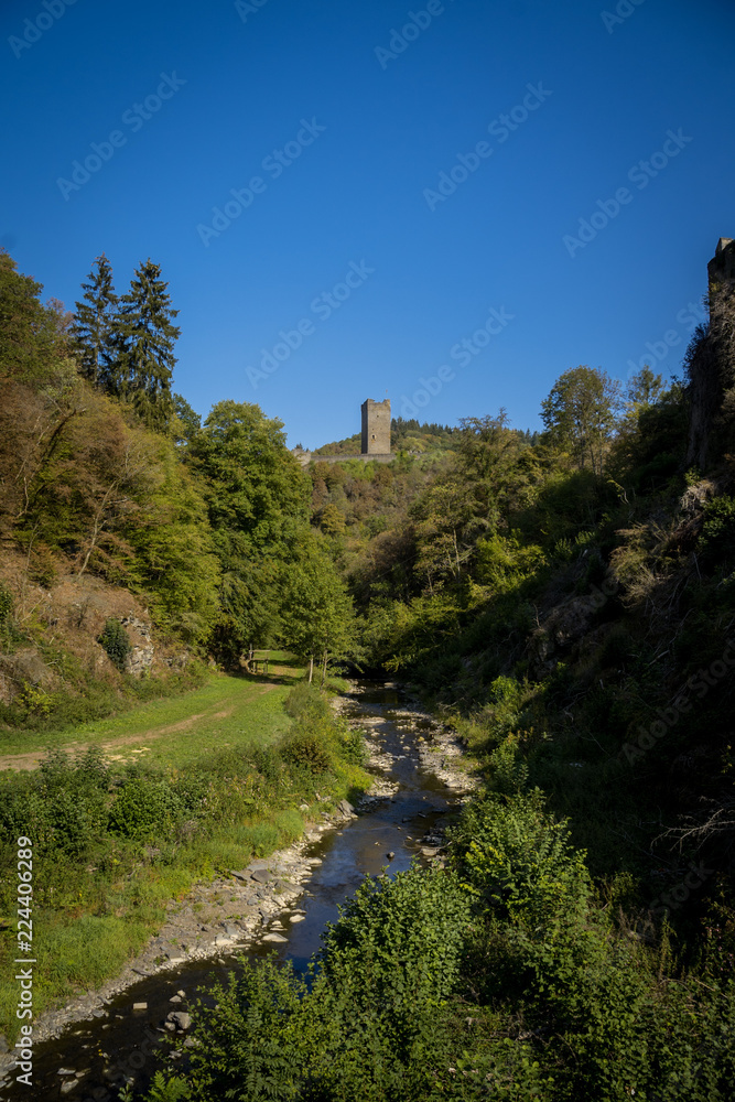 Burg Manderscheid in der Eifel