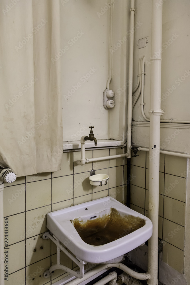 Fototapeta premium Old ceramic basin