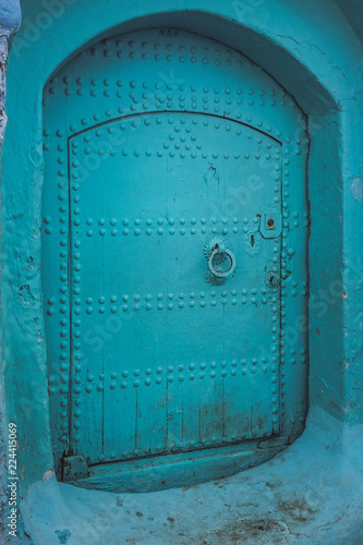 House door in Chaouen, Morocco © IsmaelEstevez
