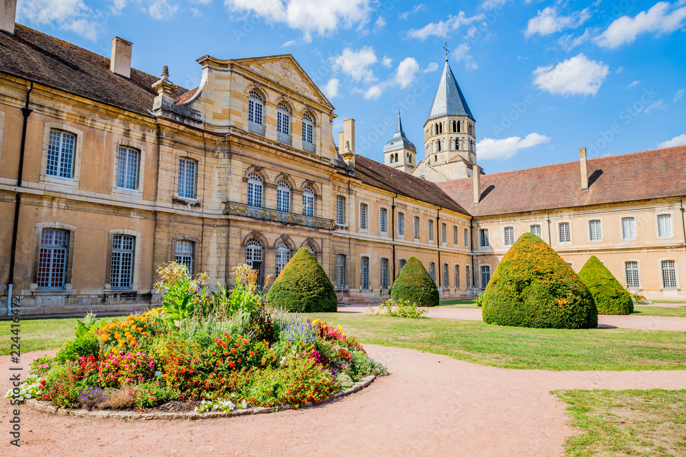 Abbaye de Cluny et jardins