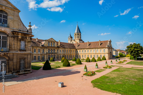 Abbaye de Cluny et jardins photo