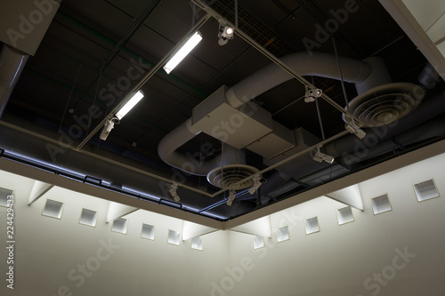 Ceiling ventilation/air conditioning/air duct